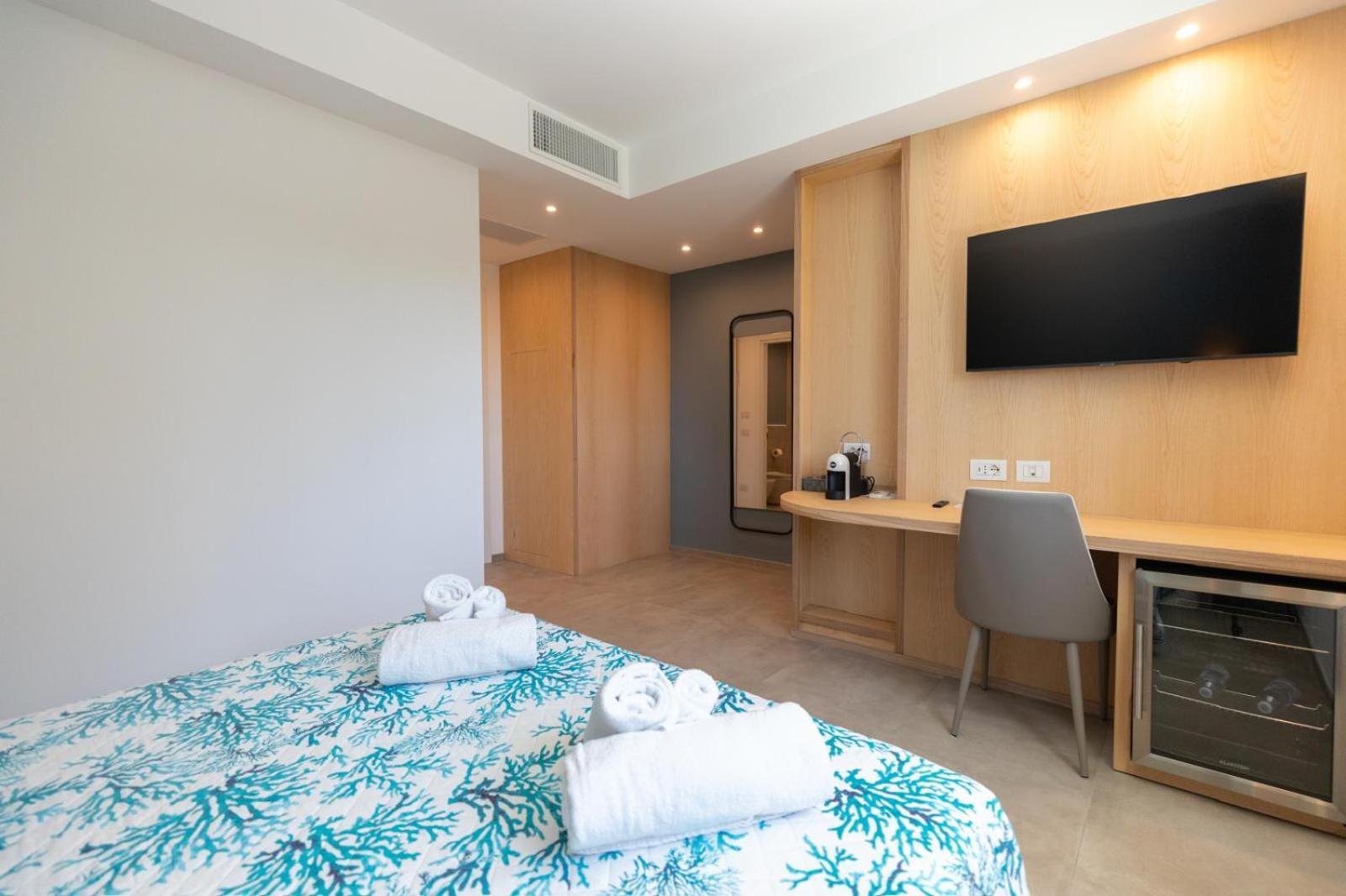Antares Rooms And Suites Olbia Exterior foto