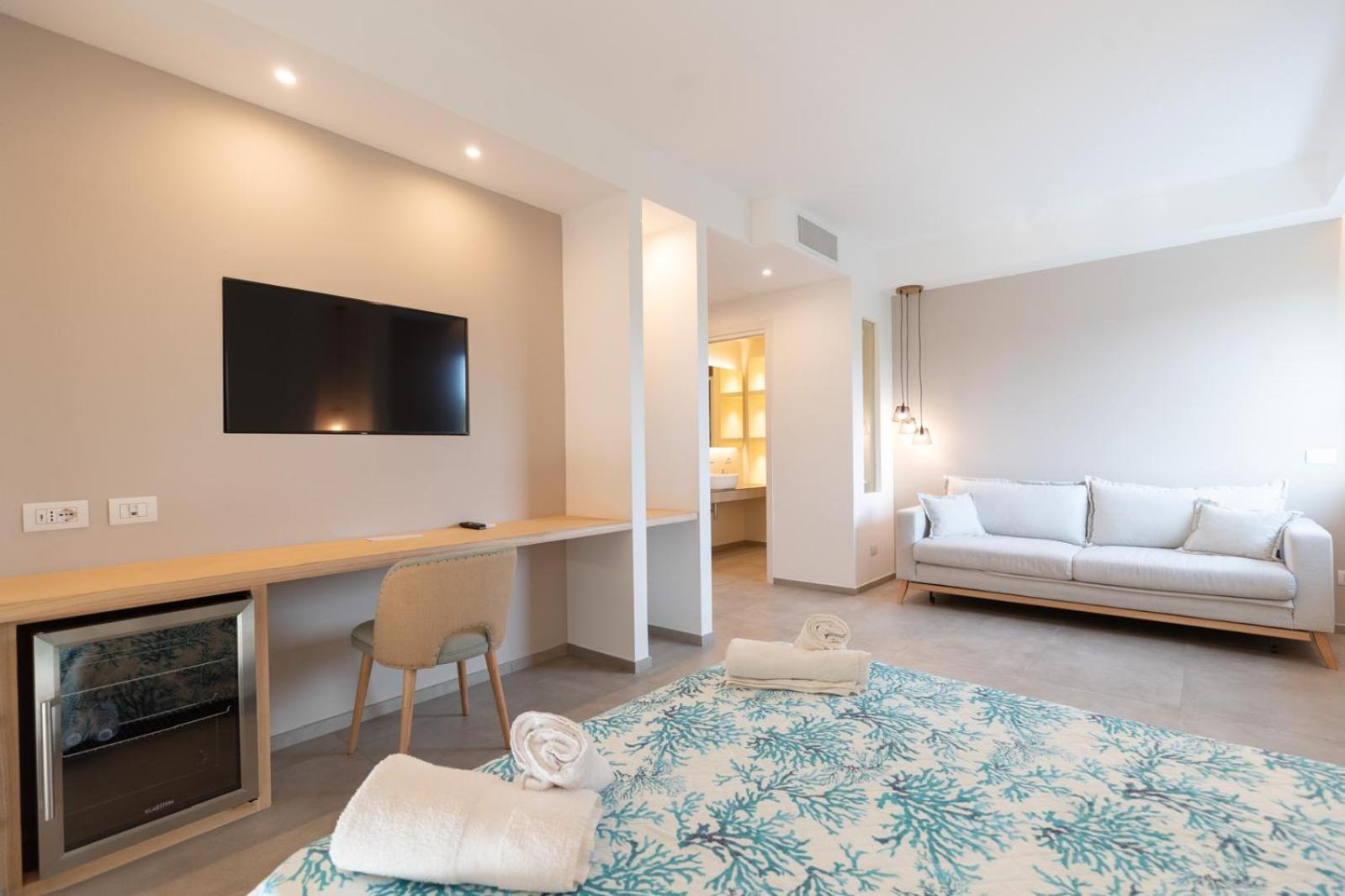 Antares Rooms And Suites Olbia Exterior foto